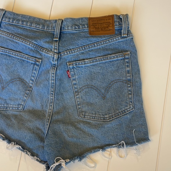 Levi’s Ribcage Shorts! Size 29 - Picture 6 of 6
